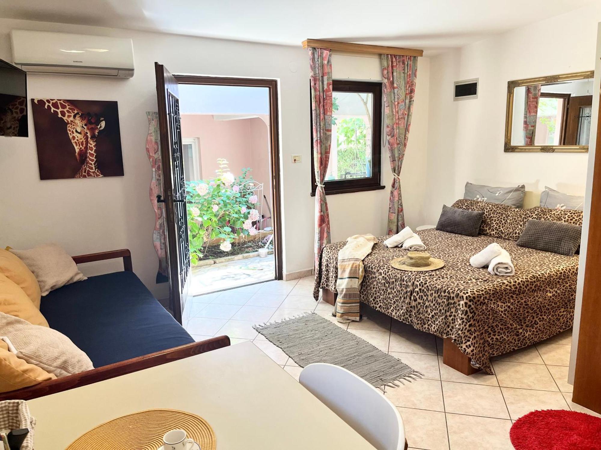 Veronika's House Apartment
